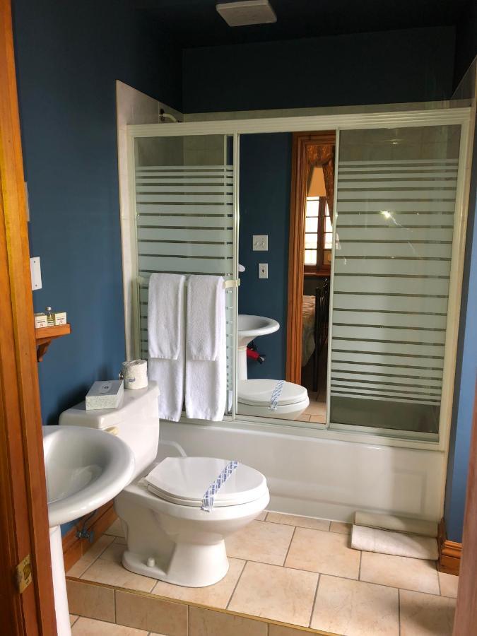 Hotel Manoir Ramezay Marieville Exterior foto